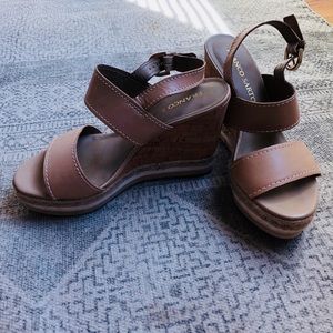 Nude wedges